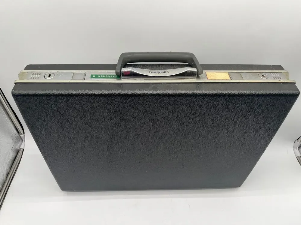 Vintage Samsonite Black Hard Shell Briefcase Dual Key Lock Classic Attache Case